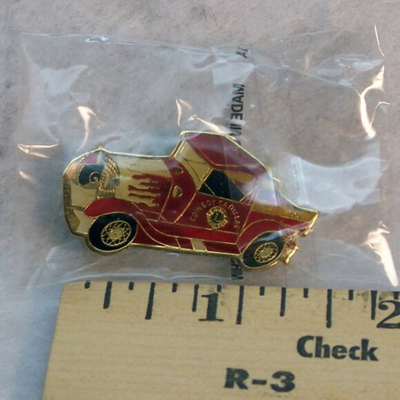 VTG Enameled Loins Club Lapel Pin - Picture 3 of 4